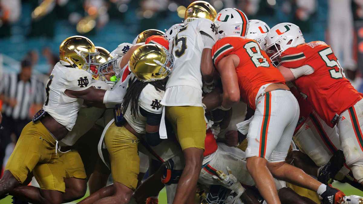 Miami Hurricanes running back CharMar Brown (6) scores a touchdown against the Notre Dame Fighting Irish during the third quarter at Hard Rock Stadium.