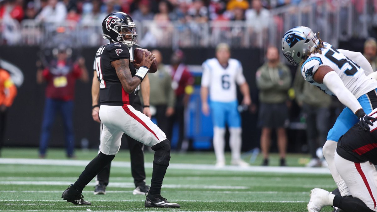 Atlanta Falcons quarterback Michael Penix Jr. (9) looks to pass in the second quarter against the Carolina Panthers at Mercedes-Benz Stadium