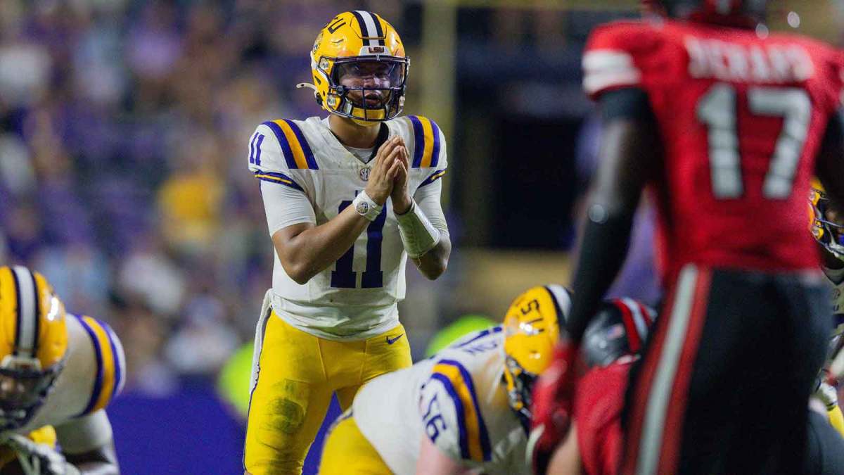 LSU Tigers quarterback Michael van Buren Jr. (11) calls for the ball against the Western Kentucky Hilltoppers during the second half at Tiger Stadium.