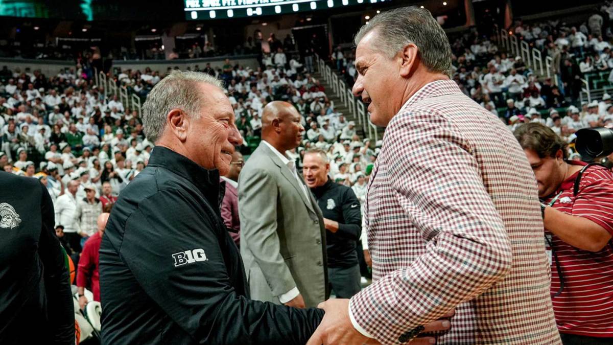 Michigan State's coach Tom Izzo, left, and Arkansas' head coach John Calipari meet before the game on Saturday, Nov. 8, 2025, at the Breslin Center in East Lansing.