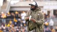 Pittsburgh Steelers head coach Mike Tomlin calls timeout in the second quarter of the NFL Week 11 game between the Pittsburgh Steelers and the Cincinnati Bengals at Acrisure Stadium in Pittsburgh on Sunday, Nov. 16, 2025. The Steelers led 10-6 at halftime.
