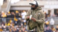 Pittsburgh Steelers head coach Mike Tomlin calls timeout in the second quarter of the NFL Week 11 game between the Pittsburgh Steelers and the Cincinnati Bengals at Acrisure Stadium in Pittsburgh on Sunday, Nov. 16, 2025. The Steelers led 10-6 at halftime