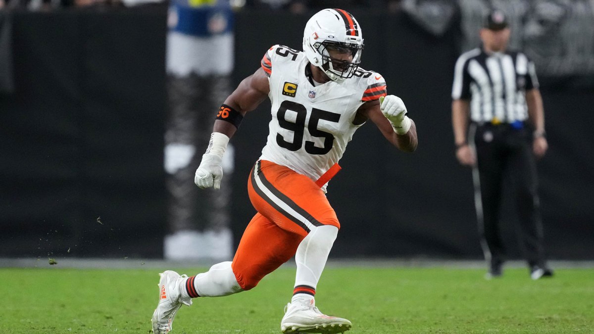 Cleveland Browns defensive end Myles Garrett (95) against the Las Vegas Raiders in the second half at Allegiant Stadium.