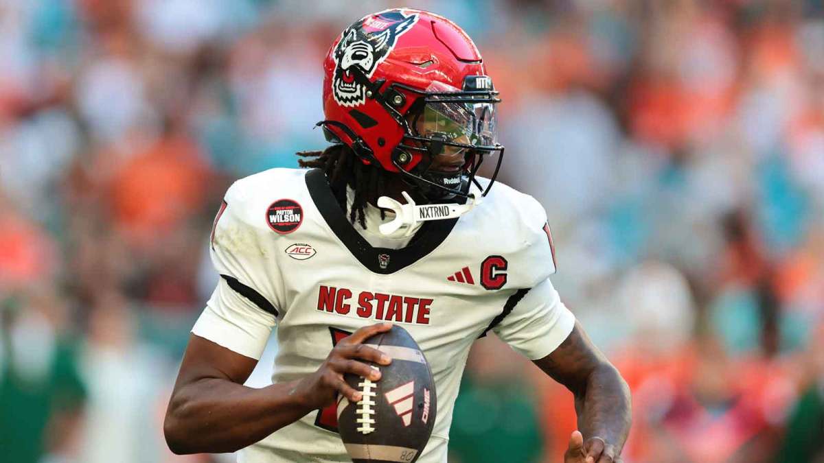 NC State Wolfpack quarterback CJ Bailey (11) looks for a passing option