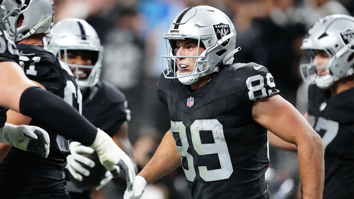 Raiders’ Brock Bowers announces return from injury with 1-handed TD grab