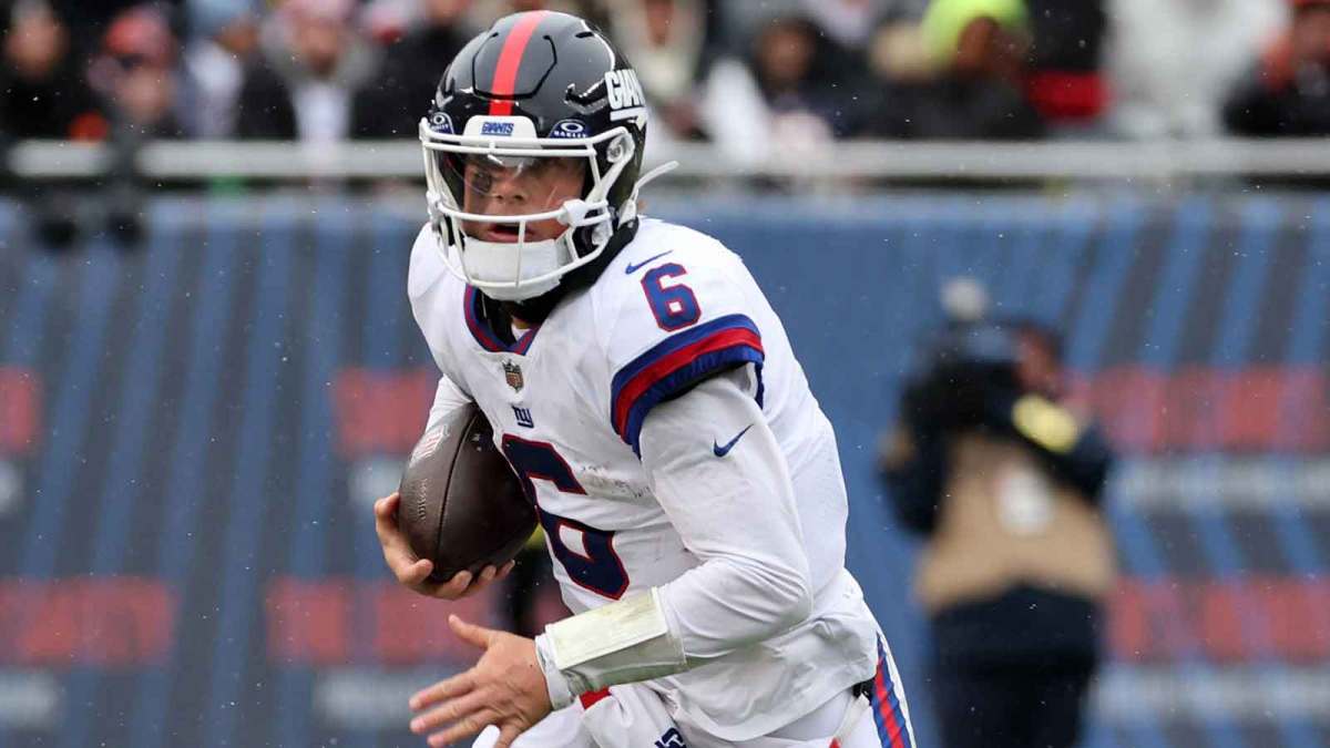 Giants coach Brian Daboll called it “unfortunate” as Jaxson Dart suffered another concussion, raising major concerns for the young QB.