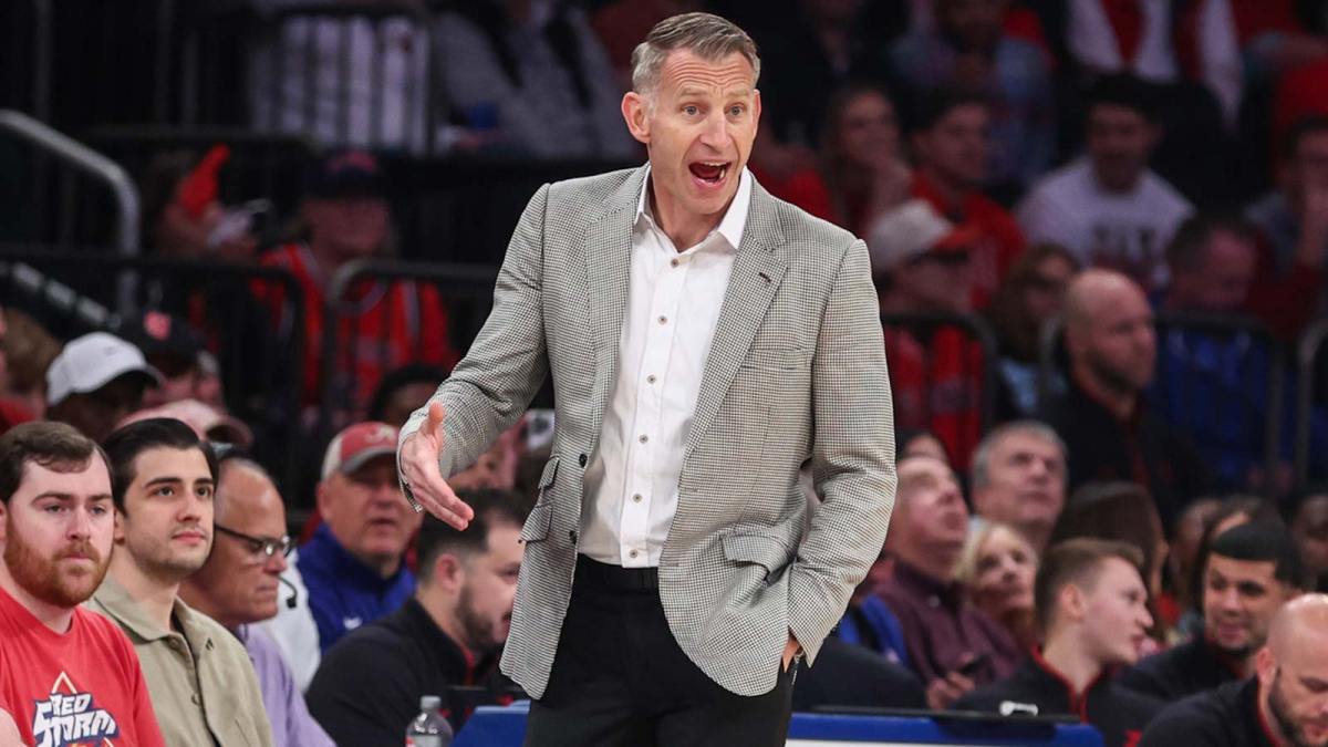 Alabama Crimson Tide head coach Nate Oats at Madison Square Garden.