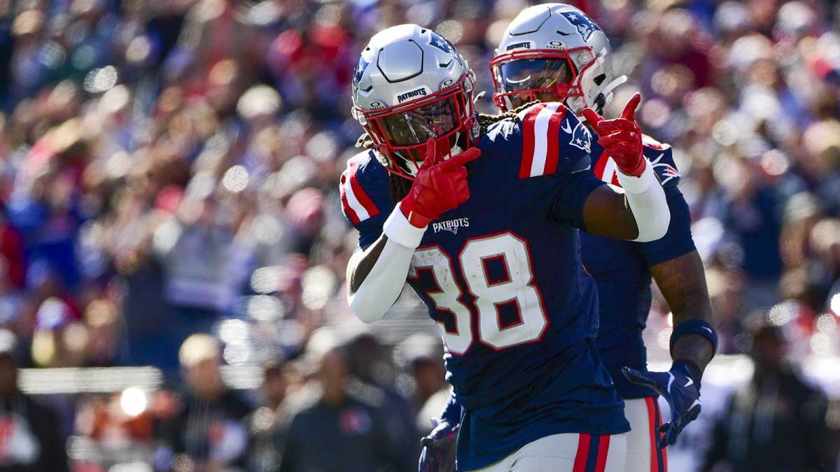 New England Patriots running back Rhamondre Stevenson (38) reacts during the first quarter against the Cleveland Browns at Gillette Stadium.