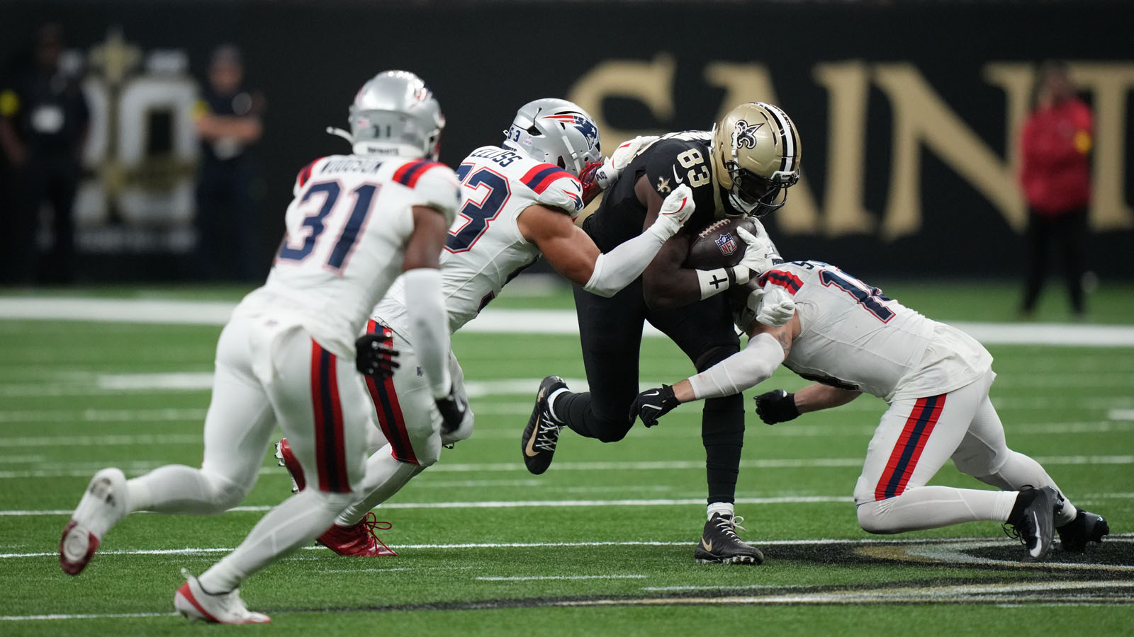 New Orleans Saints tight end Juwan Johnson (83) runs for a gain