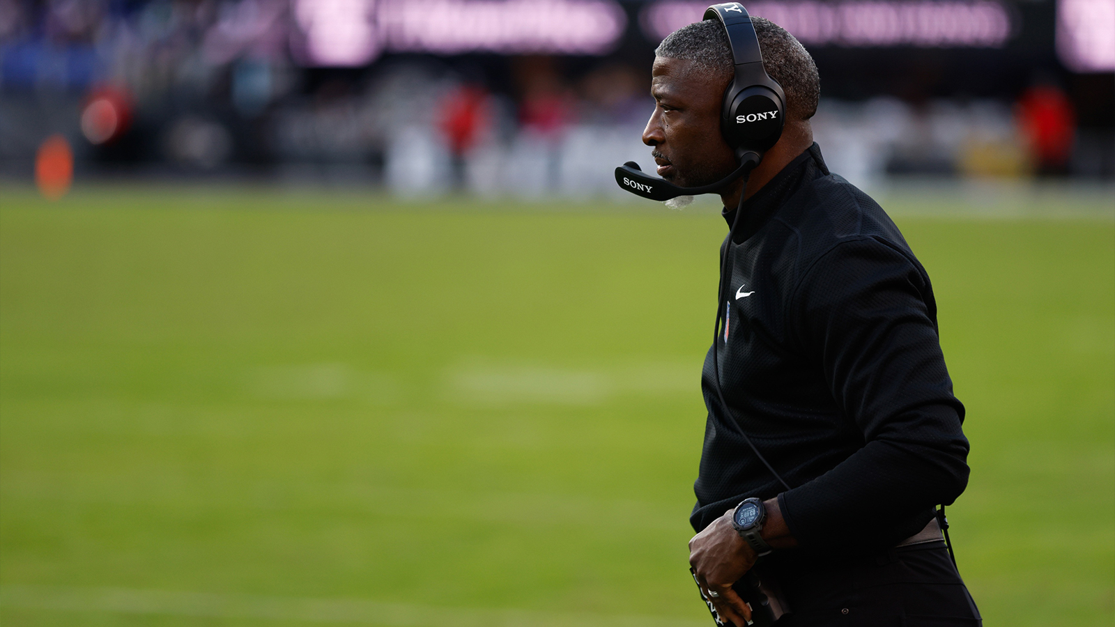 New York Jets head coach Aaron Glenn looks on during the fourth quarter against the Baltimore Ravens at M&T Bank Stadium.
