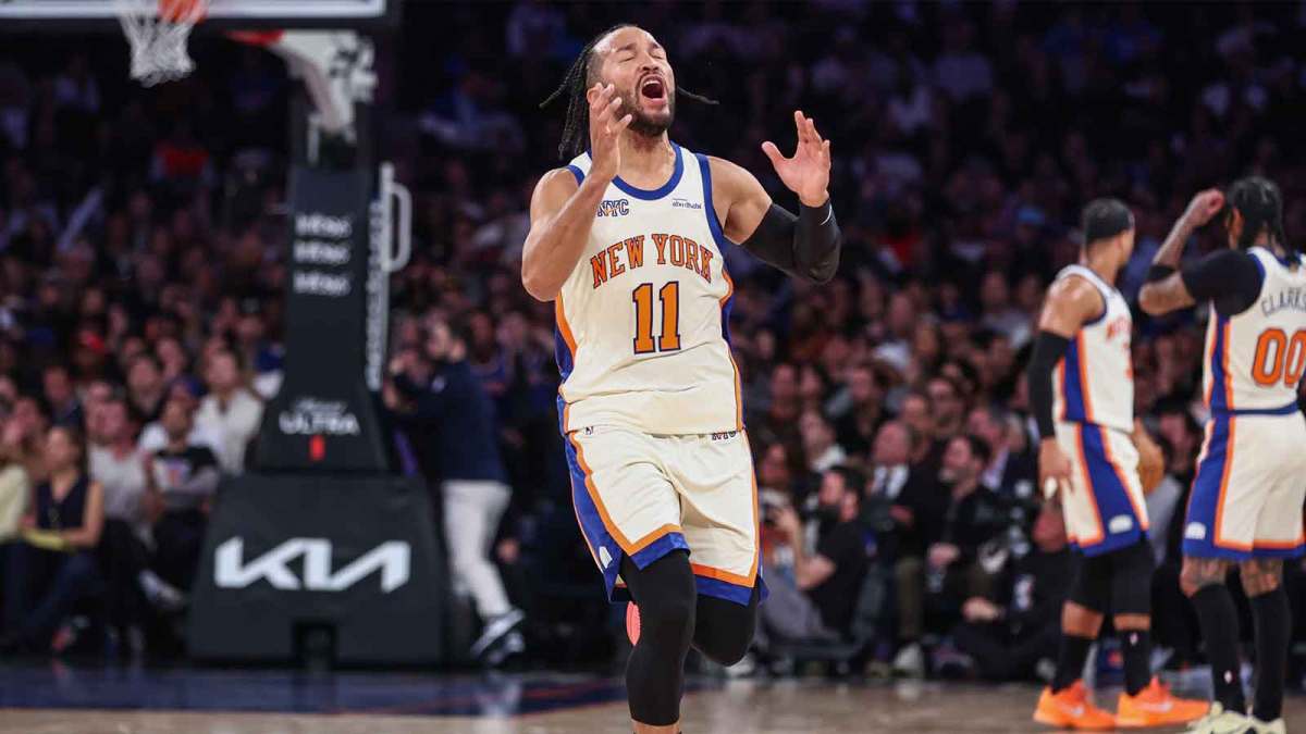 New York Knicks guard Jalen Brunson (11) reacts to a call in the second quarter against the Memphis Grizzlies at Madison Square Garden.