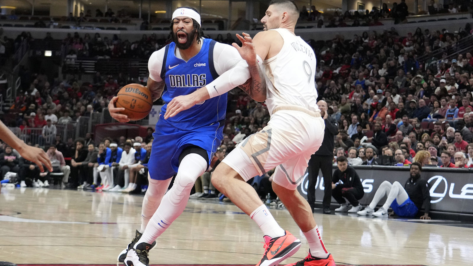 Chicago Bulls center Nikola Vucevic (9) defends Dallas Mavericks forward Anthony Davis (3) during the second half at United Center. 