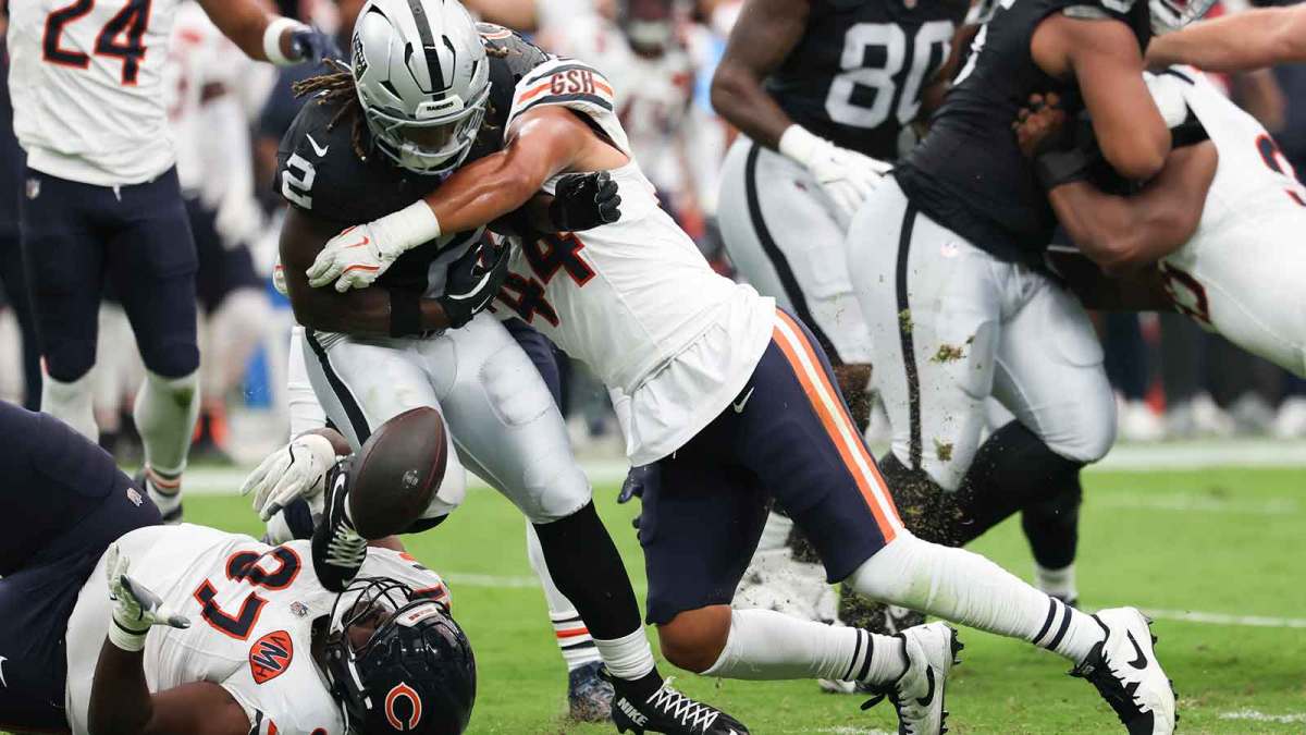 Chicago Bears linebacker Noah Sewell (44) tackles Las Vegas Raiders running back Ashton Jeanty (2) during the first quarter at Allegiant Stadium.