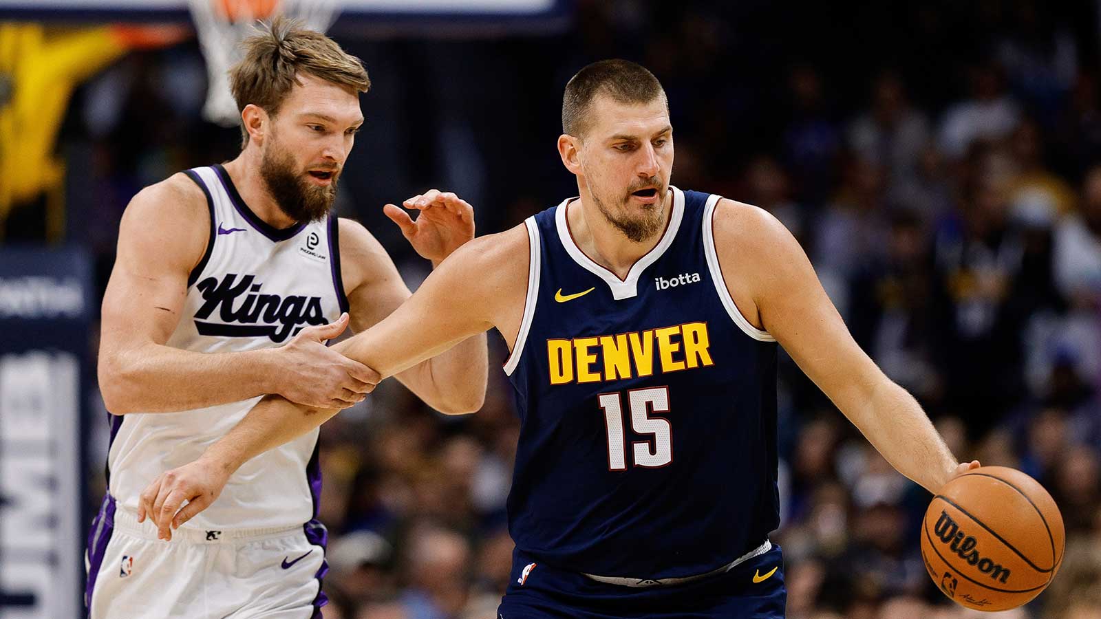 https://wp.clutchpoints.com/wp-content/uploads/2025/11/Nuggets-center-Nikola-Jokic-15-dribbles-the-ball-up-court.jpg