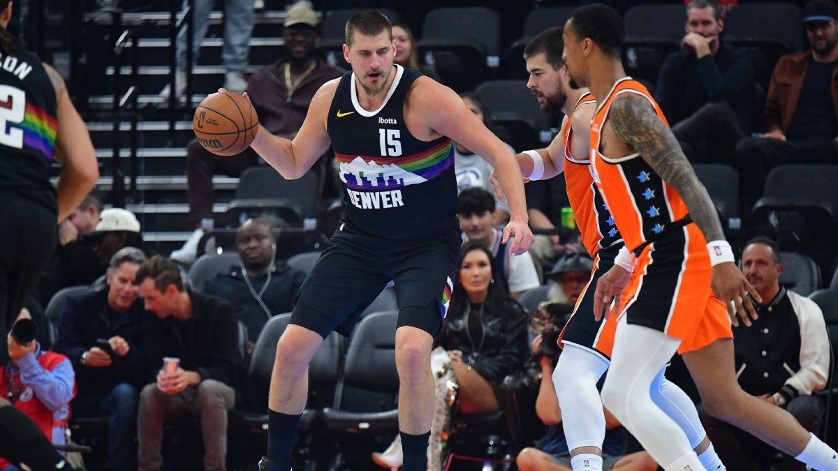 Nuggets center Nikola Jokic (15) moves the ball