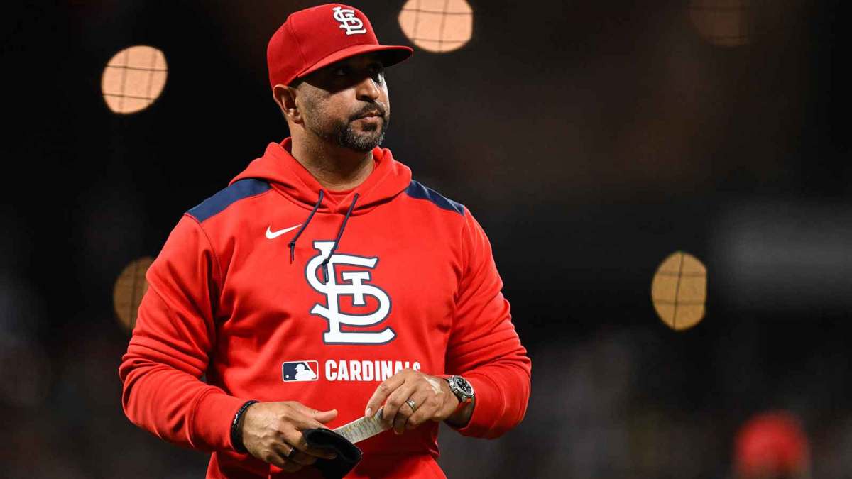 St. Louis Cardinals manager Oliver Marmol walks back to the dugout after a pitching change against the San Francisco Giants during the third inning at Oracle Park.