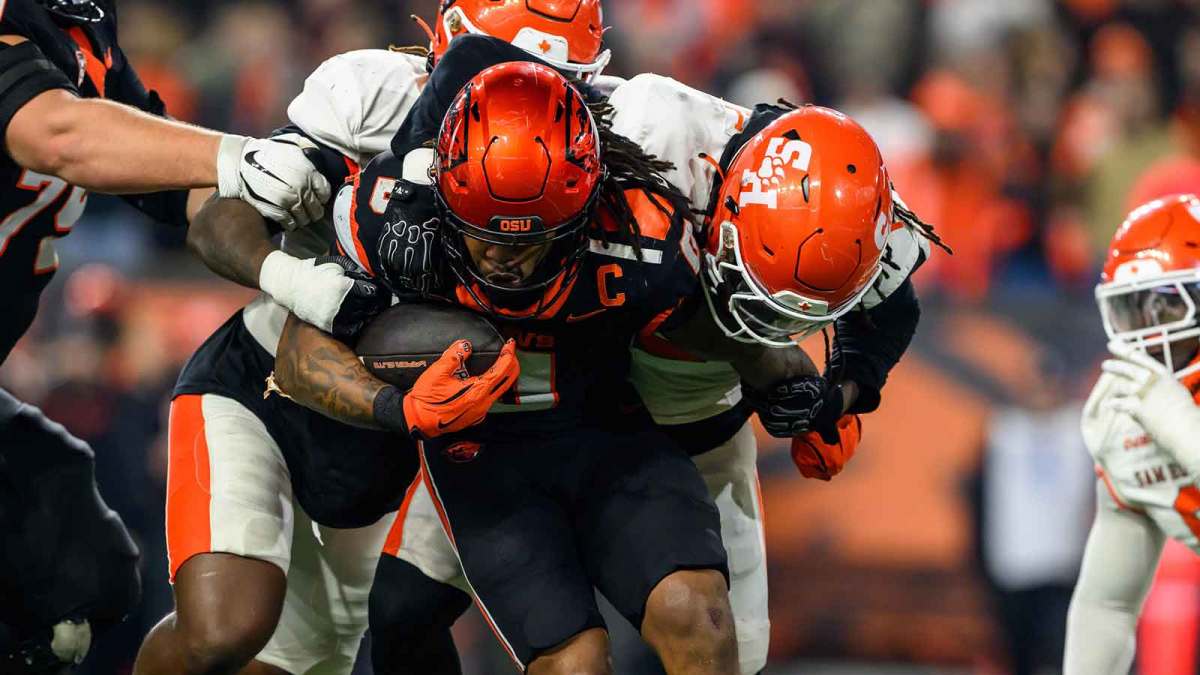 Oregon State Beavers running back Anthony Hankerson (0) runs the ball during the second quarter against the Sam Houston Bearkats at Reser Stadium.