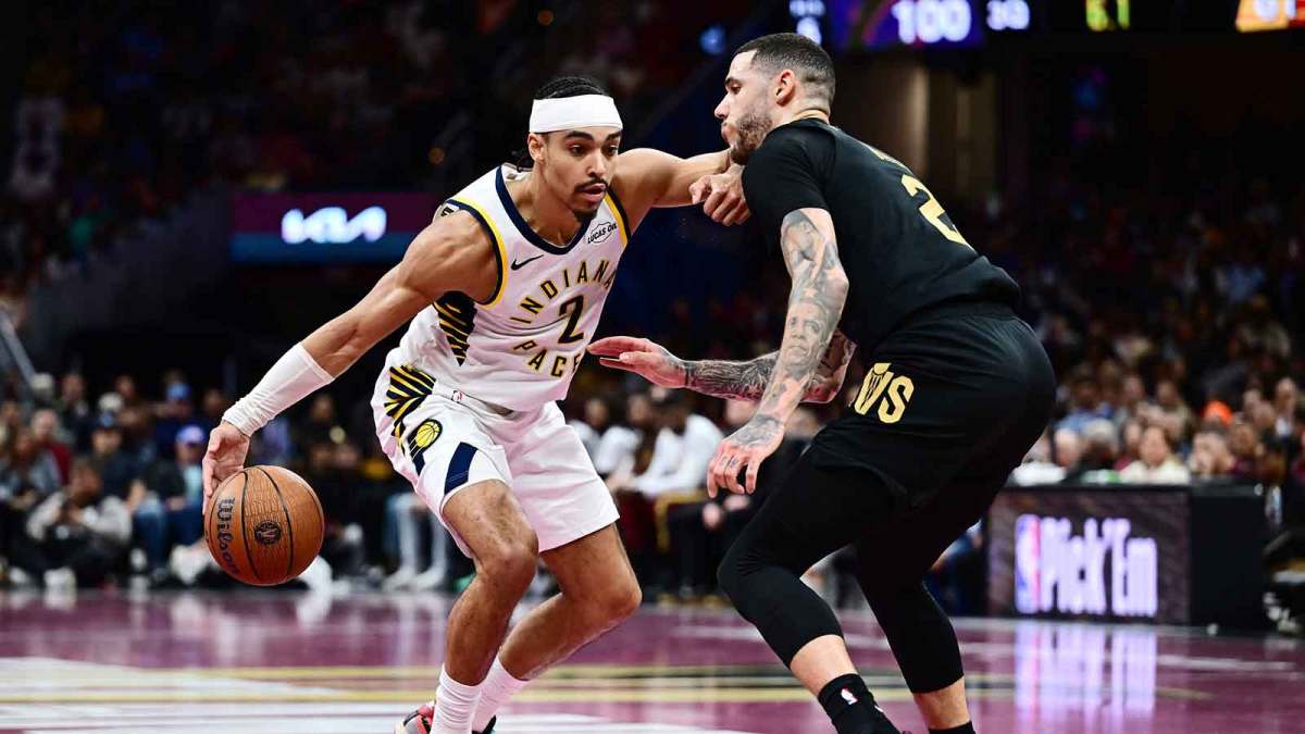 Pacers guard Andrew Nembhard (2) drives to the basket