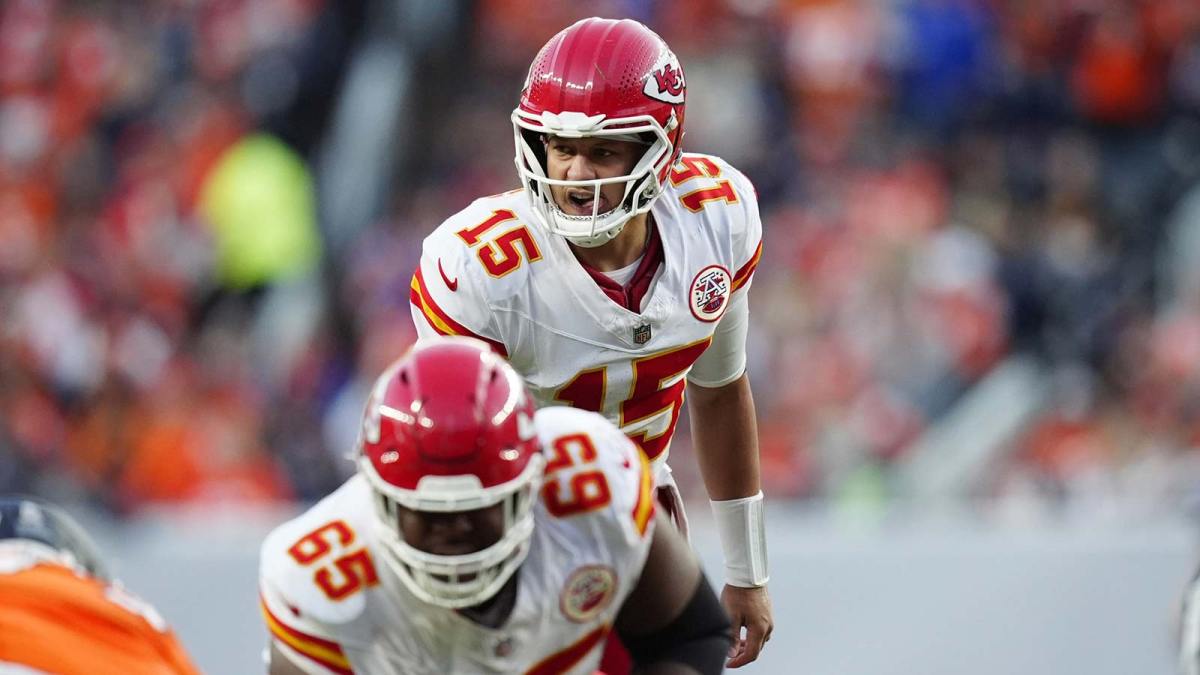 Kansas City Chiefs quarterback Patrick Mahomes (15) calls out from the line of scrimmage in the third quarter against the Denver Broncos at Empower Field at Mile High. Mandatory Credit: Ron Chenoy-Imagn Images