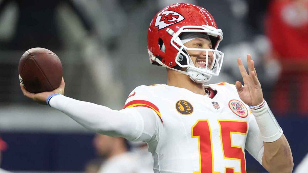 Kansas City Chiefs quarterback Patrick Mahomes (15) warms up prior to the game against the Dallas Cowboys at AT&T Stadium.