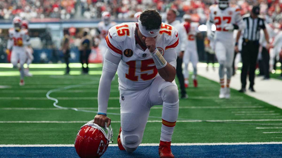 Kansas City Chiefs quarterback Patrick Mahomes (15) is seen before the game against the Dallas Cowboys at AT&T Stadium. Mandatory Credit: Kevin Jairaj-Imagn Images