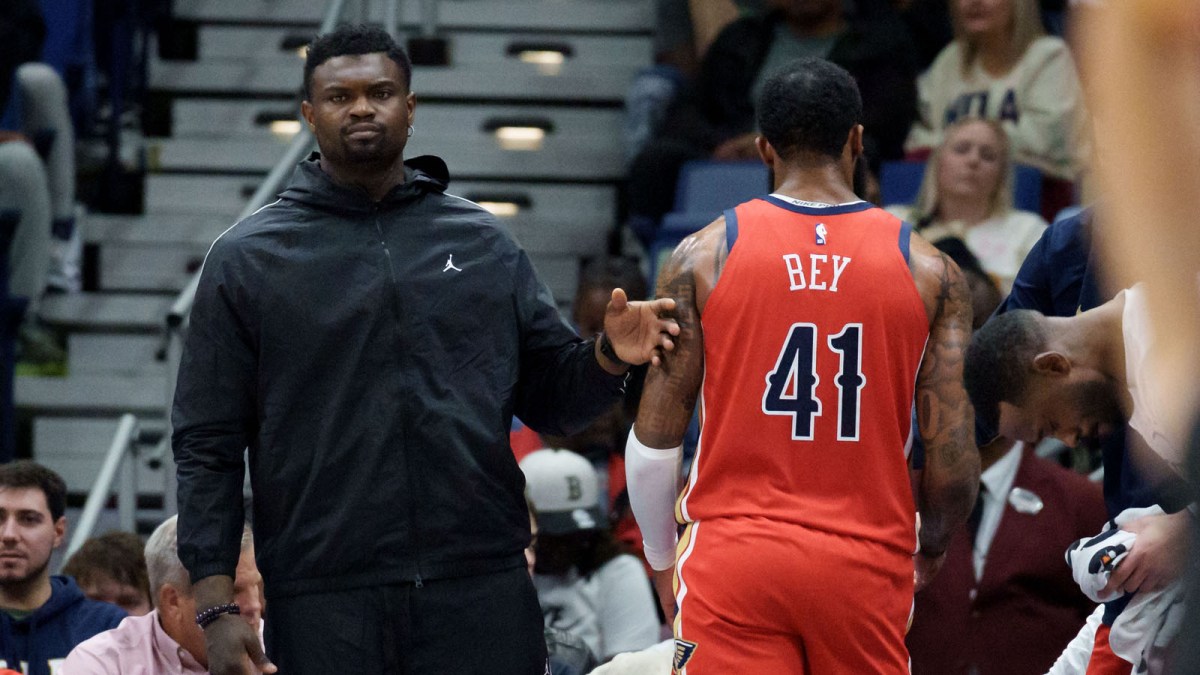 Pelicans forward Zion Williamson, left, acknowledges his teammate guard Saddiq Bey (41) during the second half against the Charlotte Hornets during the second half at Smoothie King Center with Pelicans' Dejounte Murray and Warriors' Draymond Green in the background