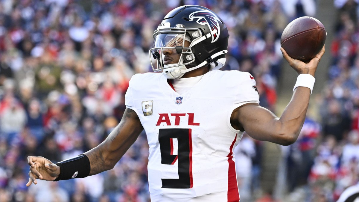 Atlanta Falcons quarterback Michael Penix Jr. (9) passes against the New England Patriots during the third quarter at Gillette Stadium