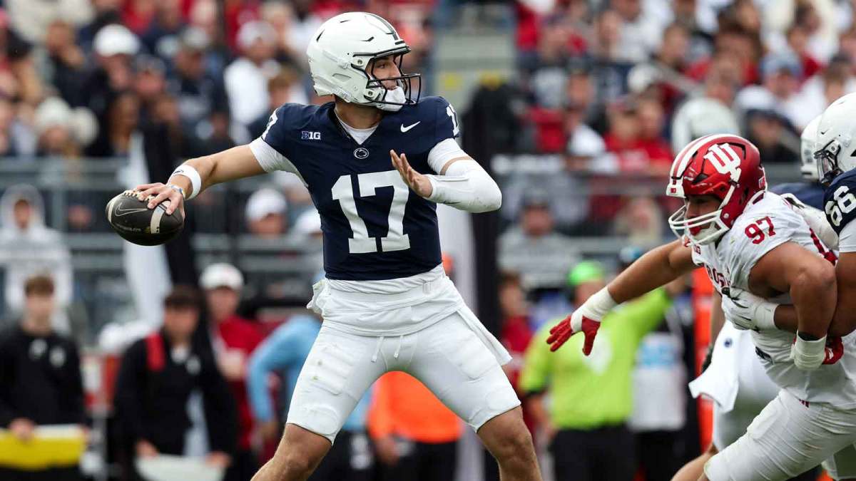 Penn State Nittany Lions quarterback Ethan Grunkemeyer (17) throws a pass during the third quarter against the Indiana Hoosiers at Beaver Stadium.