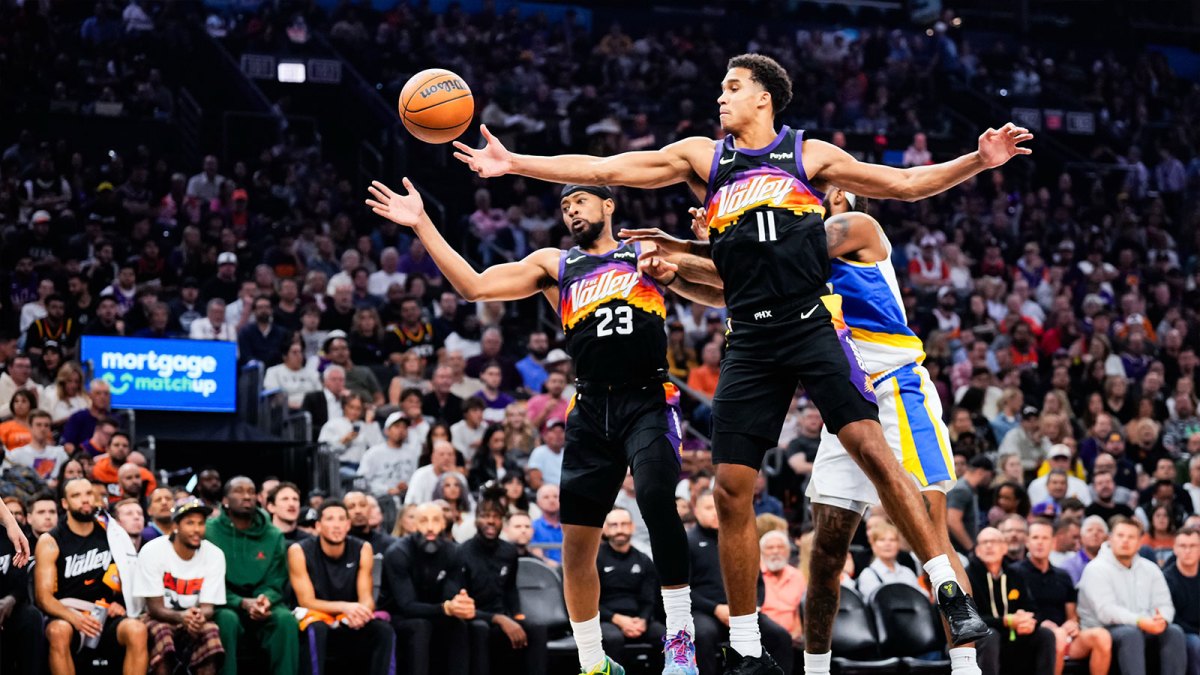 Nov 13, 2025; Phoenix, Arizona, USA; Phoenix Suns forward Oso Ighodaro (11) attempts to keep the ball inbounds at Mortgage Matchup Center. Mandatory Credit: Arianna Grainey-Imagn Images