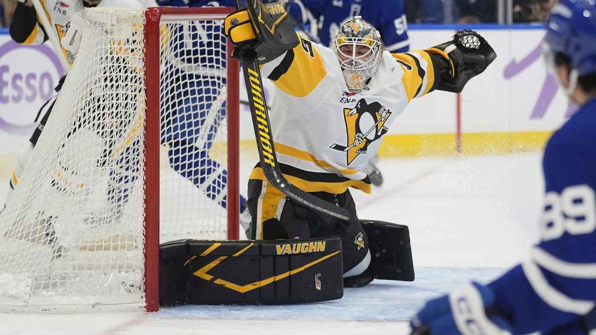 Pittsburgh Penguins goaltender Tristan Jarry (35) makes a save on Toronto Maple Leafs forward Nic Robertson (89) during the first period at Scotiabank Arena.