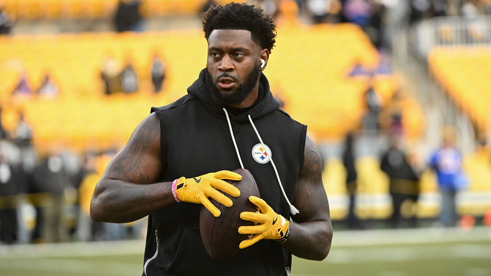 Steelers LB Patrick Queen exits Bills game with hip injury