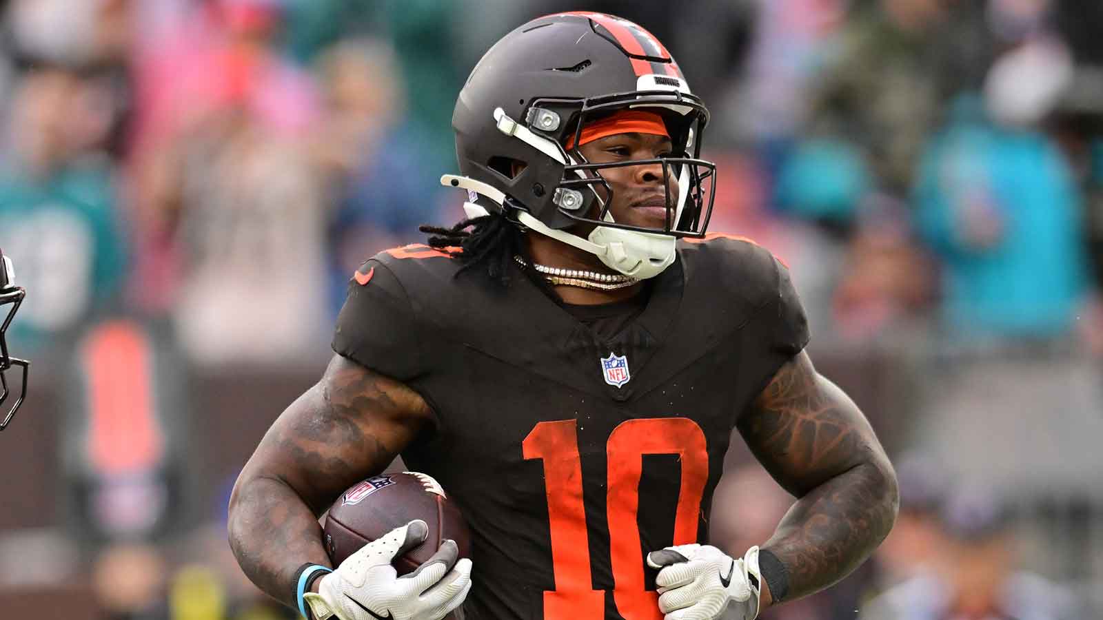 Cleveland Browns running back Quinshon Judkins (10) scores a touchdown during the second half against the Miami Dolphins at Huntington Bank Field.