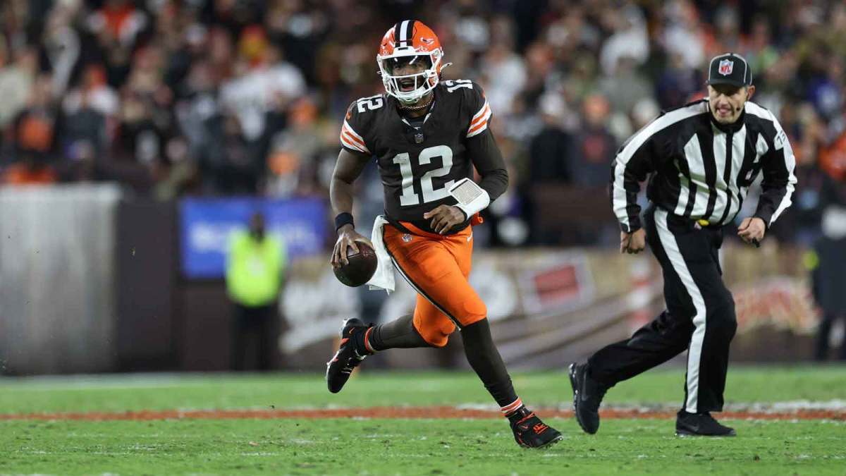 Cleveland Browns quarterback Shedeur Sanders (12) runs for a gain during the fourth quarter against the Baltimore Ravens at Huntington Bank Field.