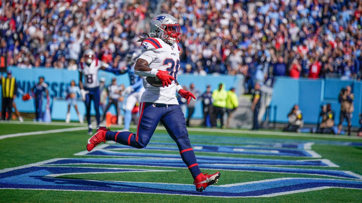 New England Patriots running back Rhamondre Stevenson (38) runs in a touchdown against the Tennessee Titans during the third quarter at Nissan Stadium in Nashville, Tenn., Sunday, Oct. 19, 2025.