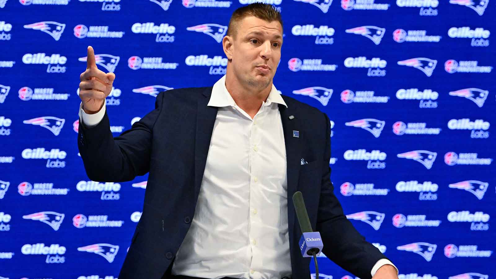 Rob Gronkowski clarifies New England stance amid Bills fandom admission
