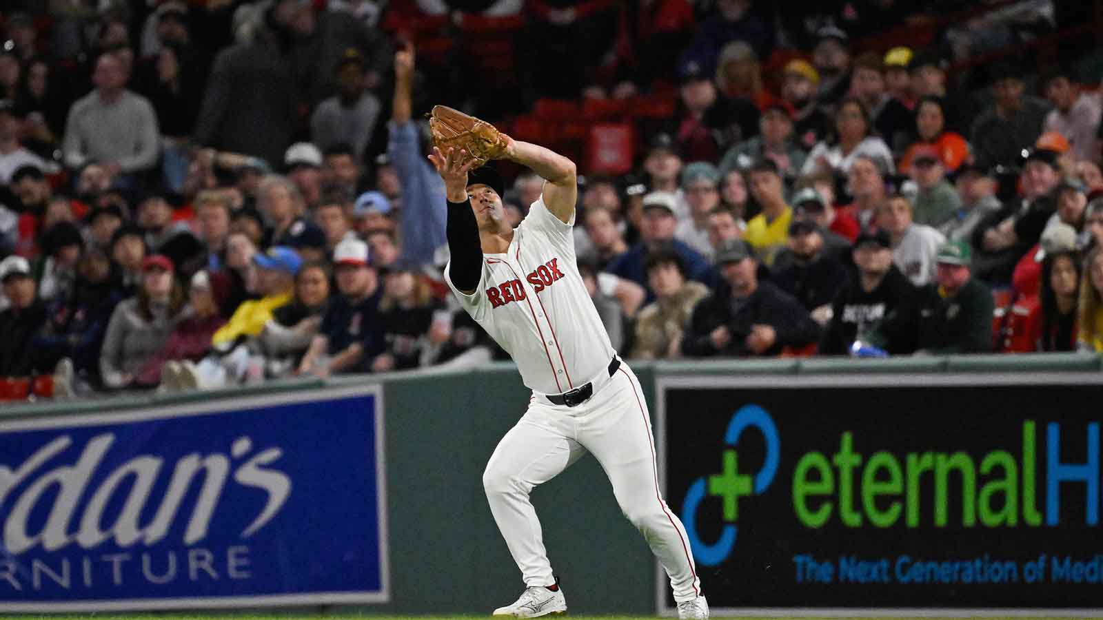 Boston Red Sox right fielder Rob Refsnyder (30) makes a catch for an out against the Athletics during the ninth inning at Fenway Park.
