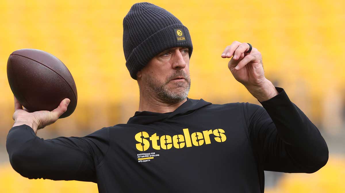 Pittsburgh Steelers quarterback Aaron Rodgers (8) warms up before the game against the Indianapolis Colts at Acrisure Stadium.