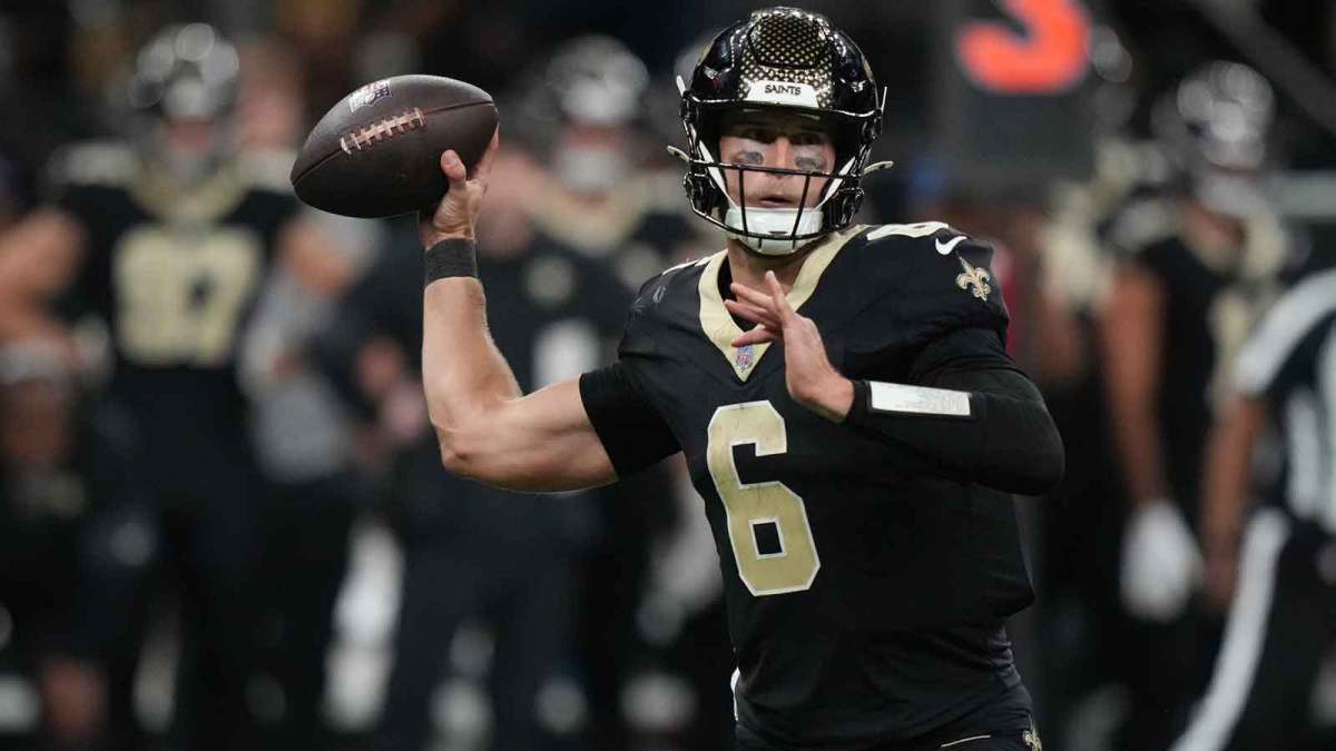 New Orleans Saints quarterback Tyler Shough (6) looks to throw downfield against the Atlanta Falcons during the second half at Caesars Superdome.