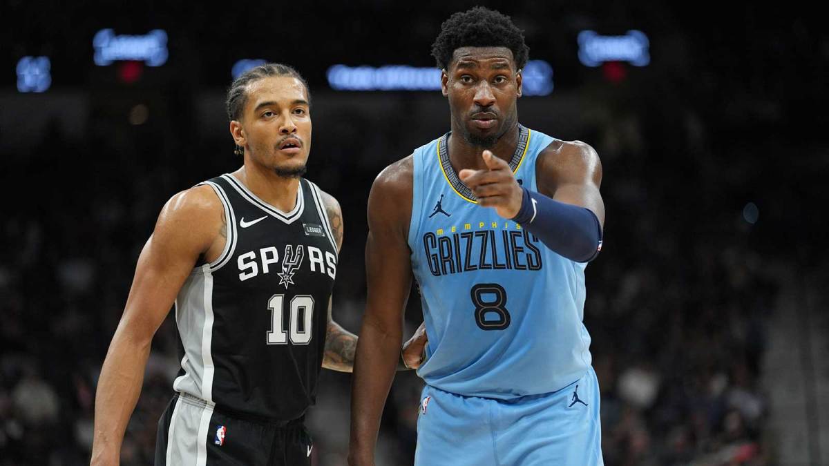 San Antonio Spurs forward Jeremy Sochan (10) and Memphis Grizzlies forward Jaren Jackson Jr. (8) get ready in the second half at Frost Bank Center.