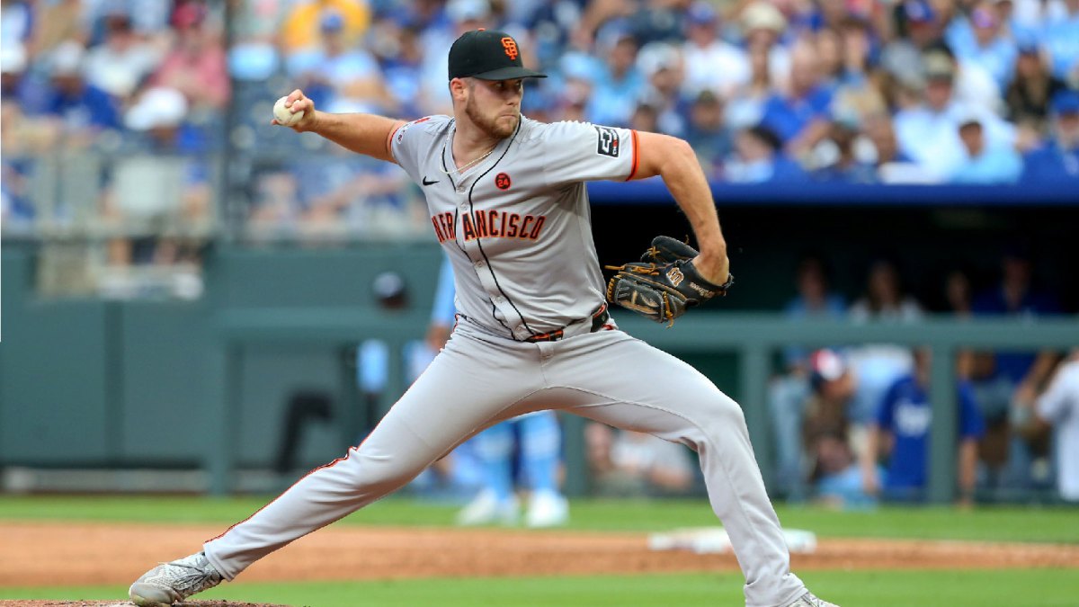 Giants, Royals agree to trade pitchers early in offseason