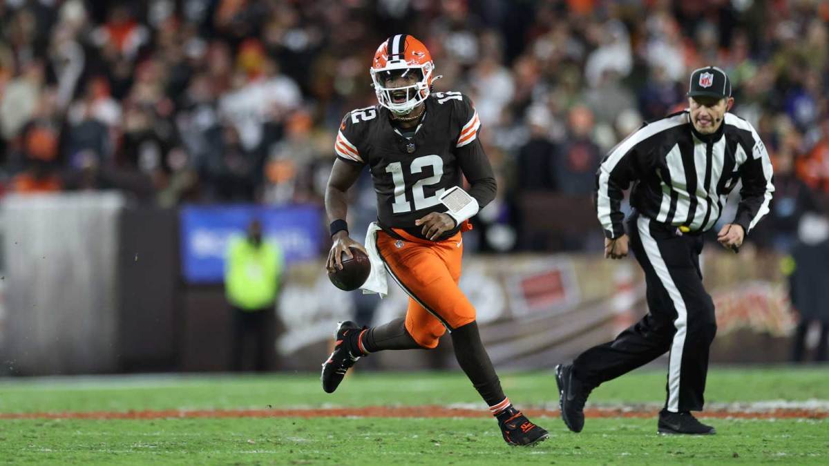 Cleveland Browns quarterback Shedeur Sanders (12) runs for a gain during the fourth quarter against the Baltimore Ravens at Huntington Bank Field.