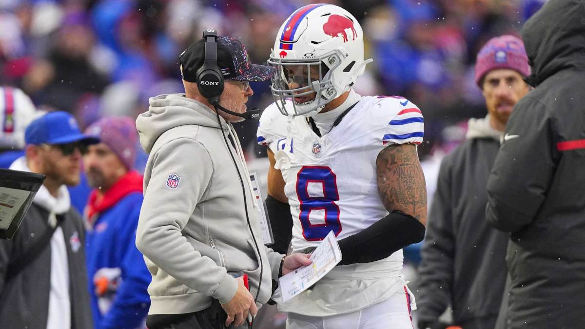 Buffalo Bills head coach Sean McDermott talks with linebacker Terrel Bernard (8) during the second half of the game against the Tampa Bay Buccaneers at Highmark Stadium. Mandatory Credit: Gregory Fisher-Imagn Images