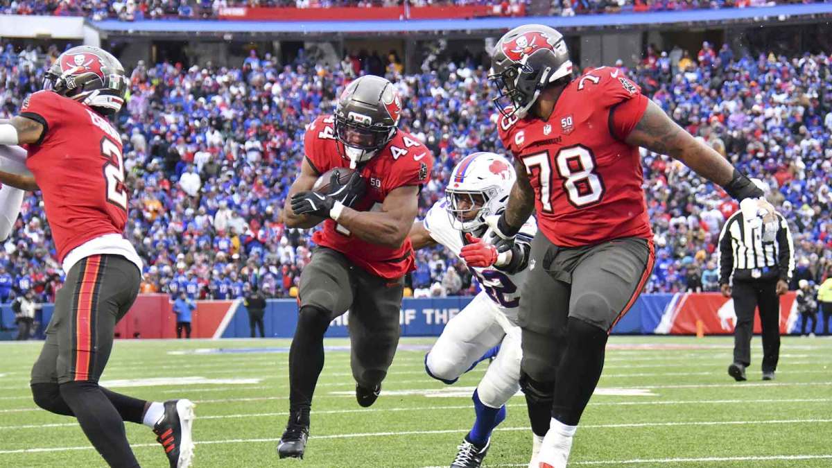 Tampa Bay Buccaneers running back Sean Tucker (44) runs for a touchdown against the Buffalo Bills during the third quarter of the game at Highmark Stadium.