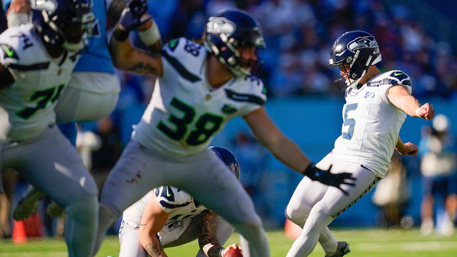 Seattle Seahawks place kicker Jason Myers (5) kicks a field goal during the second quarter