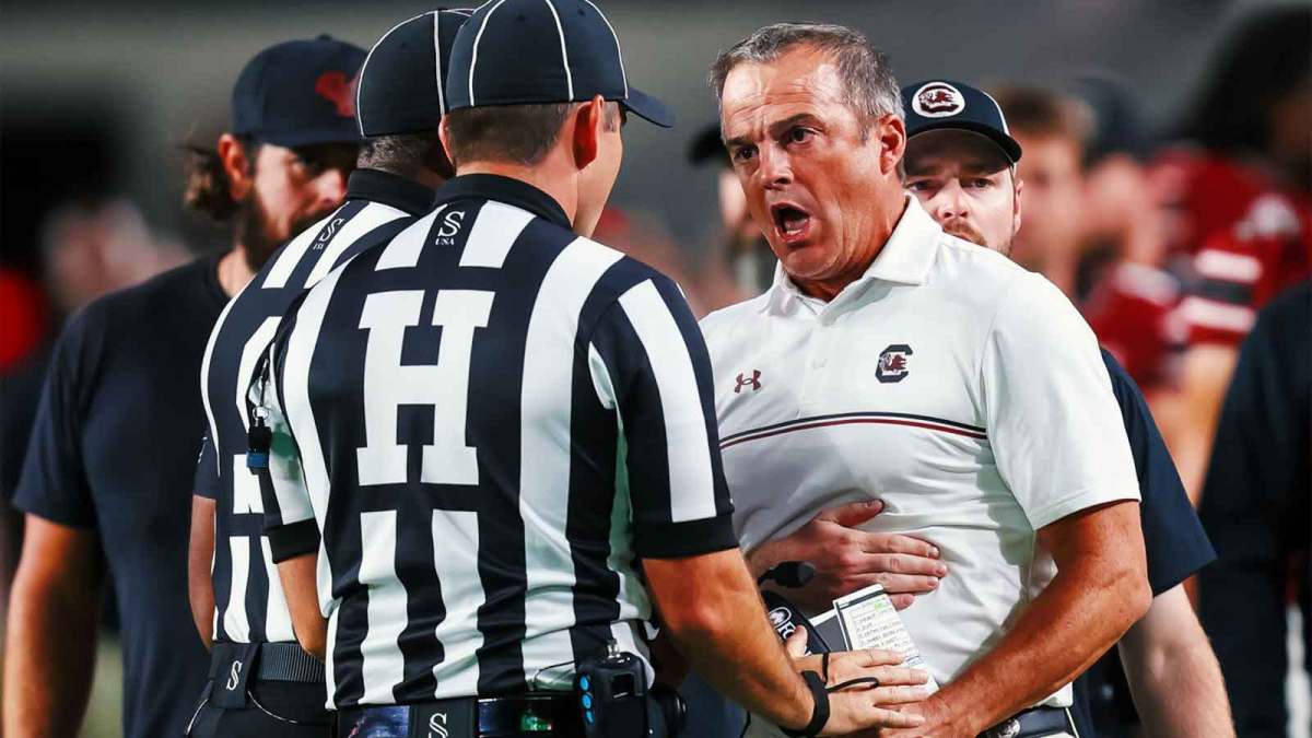 South Carolina Gamecocks head coach Shane Beamer reacts to the play that knocked out his QB quarterback LaNorris Sellers (16) against the Vanderbilt Commodores in the second quarter at Williams-Brice Stadium.
