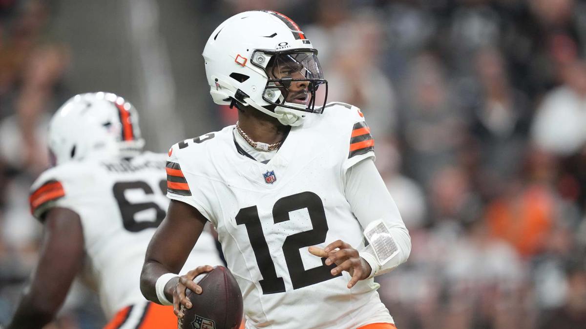Cleveland Browns quarterback Shedeur Sanders (12) passes against the Las Vegas Raiders in the first half at Allegiant Stadium.