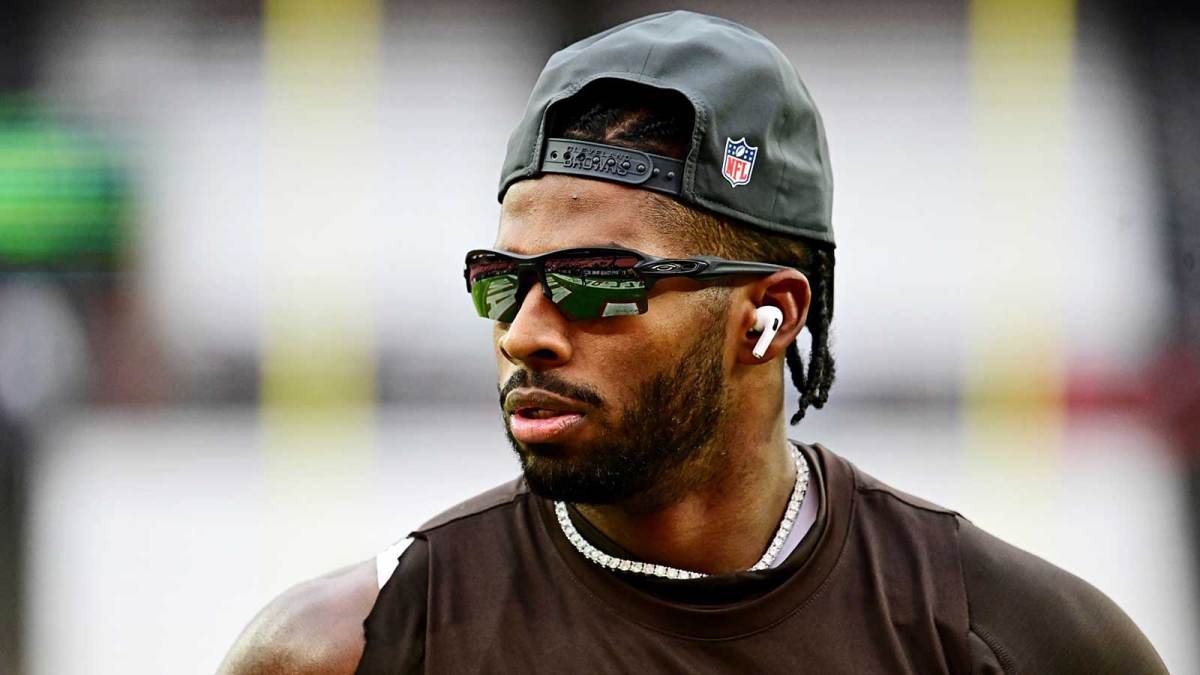 Cleveland Browns quarterback Shedeur Sanders (12) warms up before the game against the San Francisco 49ers at Huntington Bank Field.