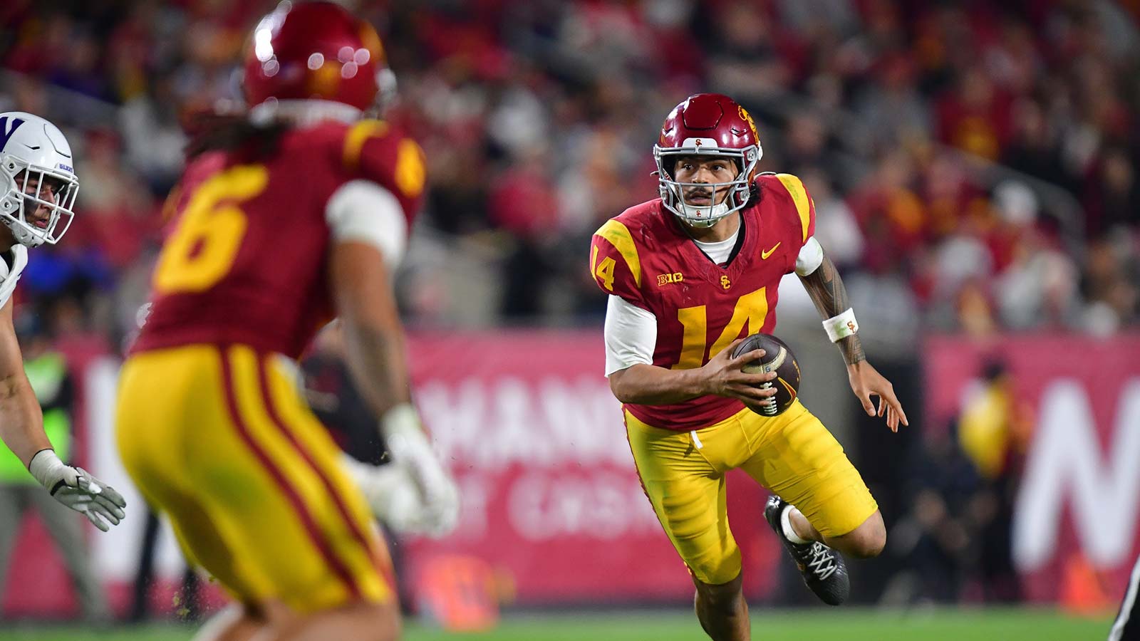 Southern California Trojans quarterback Jayden Maiava (14) runs the ball against the Northwestern Wildcats during the second half at the Los Angeles Memorial Coliseum. 