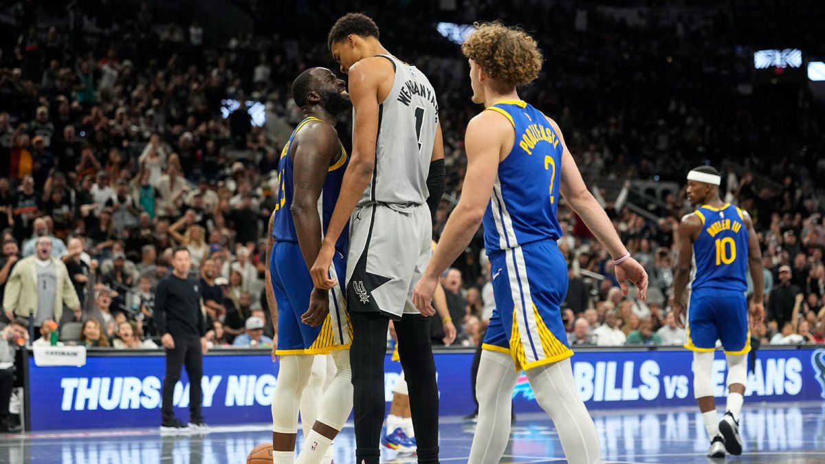 Golden State Warriors forward Draymond Green (23) and San Antonio Spurs forward Victor Wembanyama (1) exchange words during the second half at Frost Bank Center.