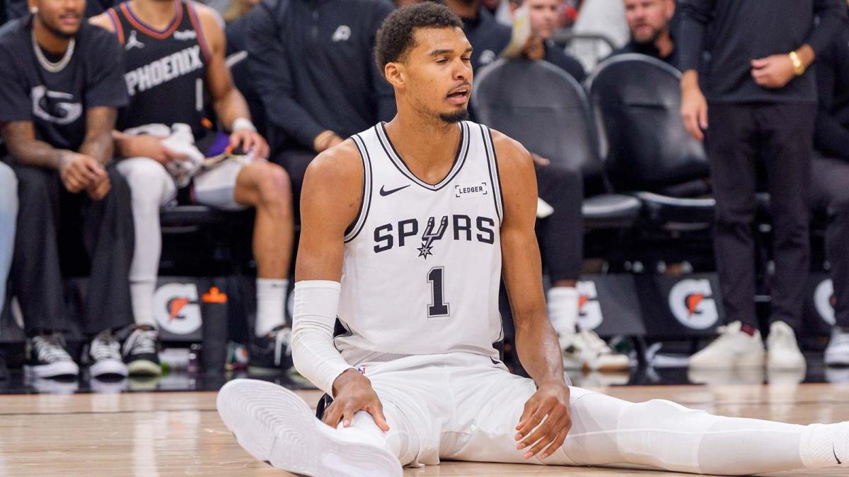 San Antonio Spurs forward Victor Wembanyama (1) reacts after not getting the call he wanted during the second half against the Phoenix Suns at Mortgage Matchup Center.